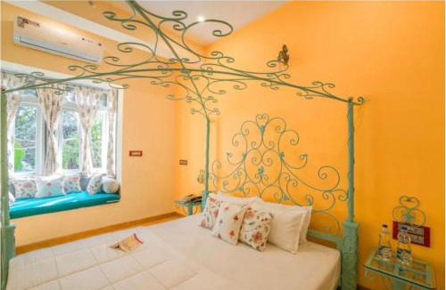 Lake Swaroop Sagar Hostel | Unplanned Hostel Udaipur