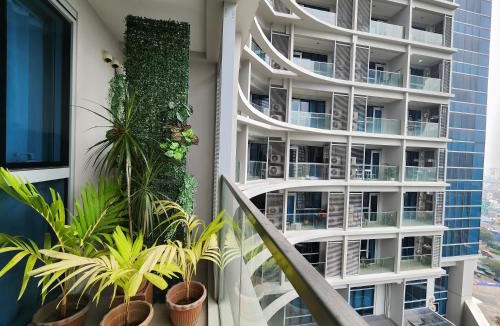 Bonifacio Global City Apartment | Uptown 7U Suites Steps Away from Major Malls with Parking and Washer for Family, Long Stay and WFH