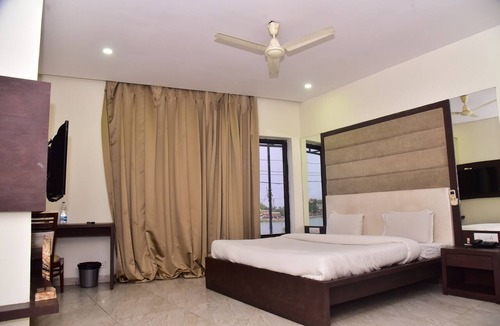 Chas Hotel | VEENA REGENCY