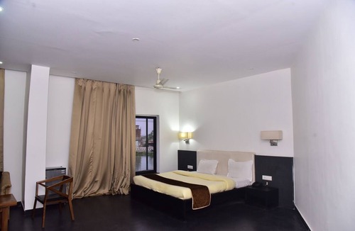 Chas Hotel | VEENA REGENCY