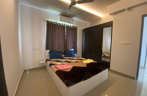 Kumbalam Hotel | Veu Ragamalika Apartment with Fully Equipped Kitchen, Balcony & Caretaker