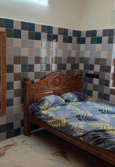 Courtallam House | Vhomes
