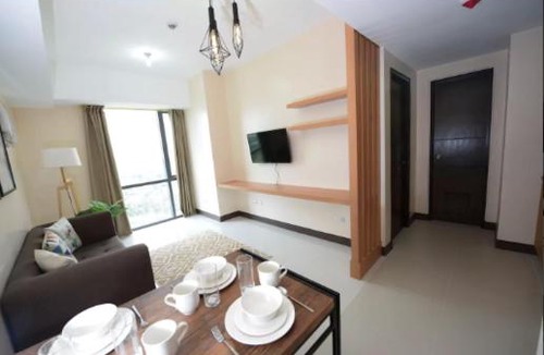 Pinagsama Apartment | VICEROY · Modern Spacious Unit in Viceroy Mckinley Hill