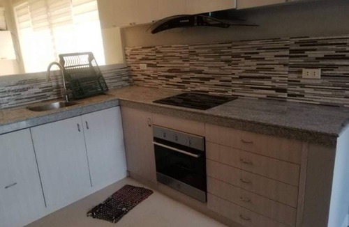Mariveles Villa | Villa - Sleeps 10 - Communal Pool - Parking