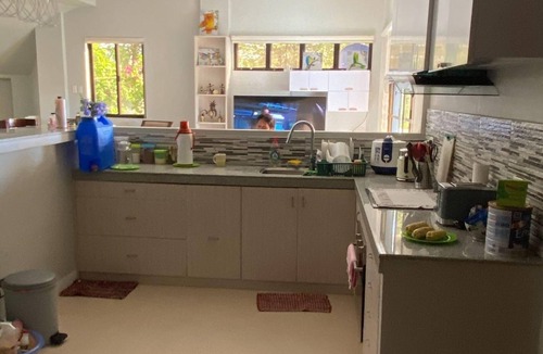 Mariveles Villa | Villa - Sleeps 10 - Communal Pool - Parking