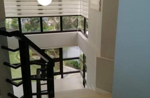 Bataan Villa | Villa - Sleeps 10 - Communal Pool - Parking