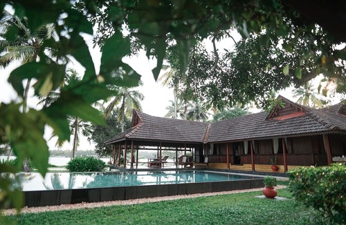 Cherthala Villa | Vismaya Lake Heritage ,boutique Villa in Vembanad Lake.
