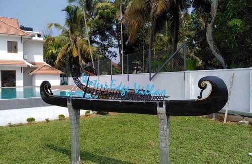 Nedumudy House | Water's Edge Villas, Luxury Backwater Luxury Hotel