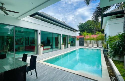 Ban Saiyuan Villa | Wave Heaven Villa in Rawai
