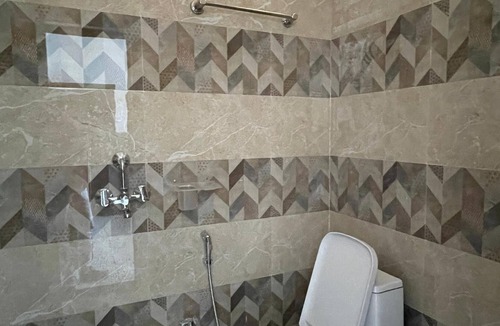 Varanasi Apartment | Welcoming 3-bedroom apartment with AC in Varanasi