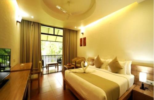 Perumbavoor Hotel | Whispering Waters