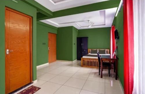 Kakkanad Hotel | White Clouds Inn