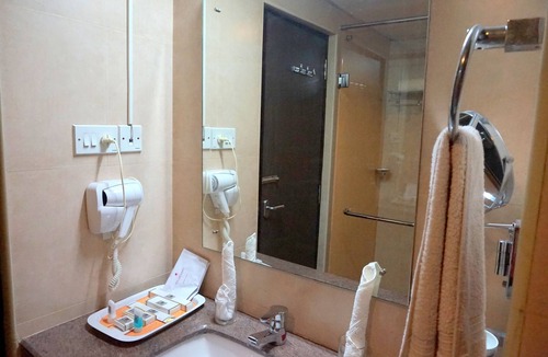 Vaikom Hotel | White Gate Residency