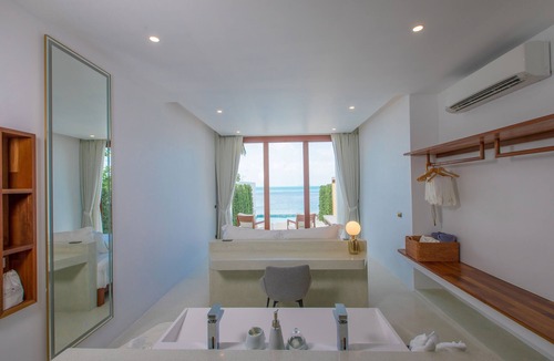 Bang Po Hotel | White Whale Beachfront Pool Villa