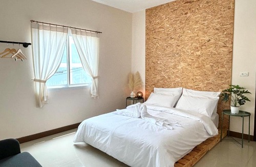 Chumphon House | Willow Pillow