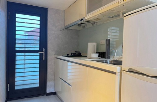Datong Apartment | WuYuan19- Charming Urban Retreat by Shuanglian & Ningxia Night Market