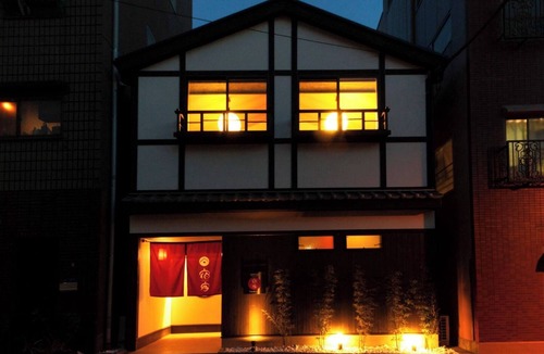 Asakusa House | Yadoya Asakusa Main Building a house with a sma/Taito-ku Tokyo