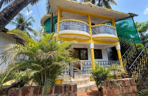 Anjuna Villa | Yellow Haven 4BR Villa in Goa by Homeyhuts