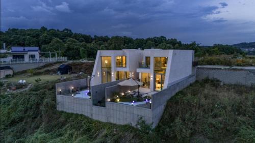 Yeoncheon House | Yeoncheon Bell 37 Pool Villa
