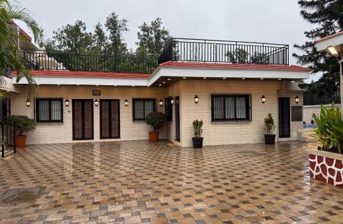 Panchgani House | Zaid & Nida House