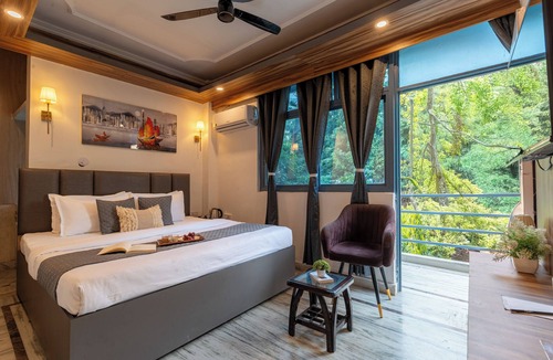 Tapovan Hostel | ZoukStayz