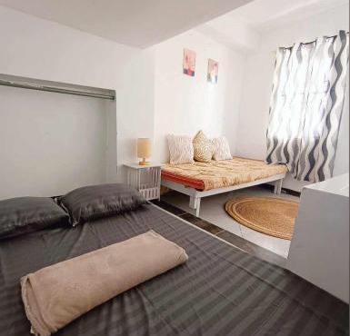 1 bedroom with overlooking city views