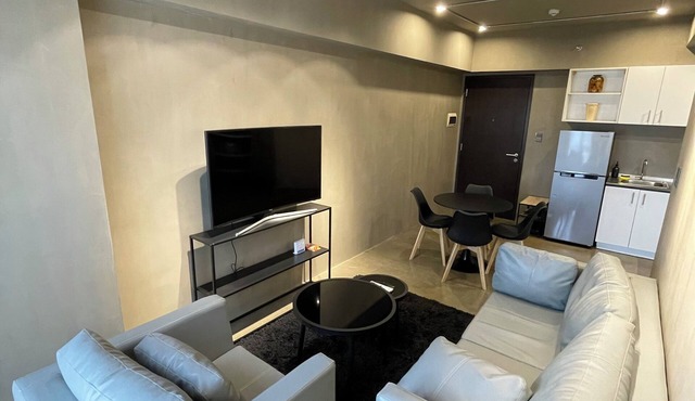 1 BR LUXURY CONDO. 1 MINUTE WALK TO AYALA CENTRIO! HEART OF THE CITY