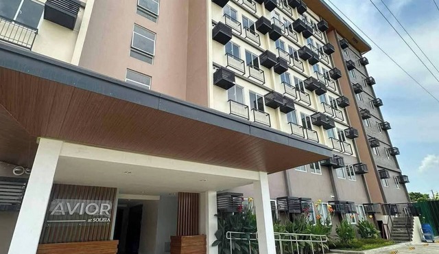 2-bedroom Elegant Condo With Sunrise & Mountain View