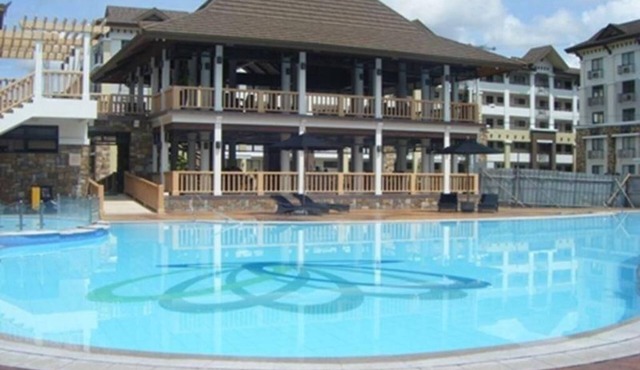2 BR Condo close to SM City, convenience store, coffee shop and downtown.