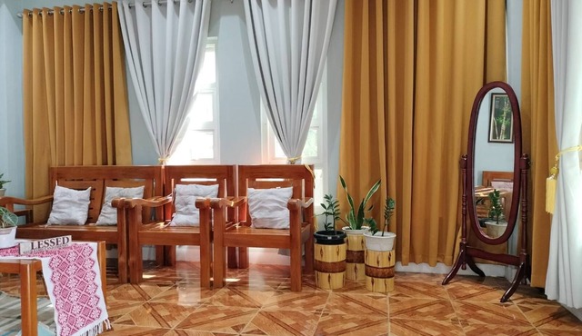 2-BR with Full Kitchen and Bathroom House with AC! Super close to the beach