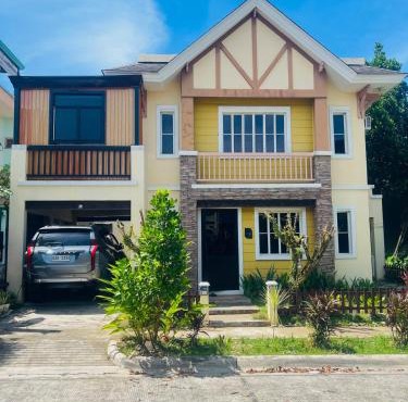 2-Storey with 4BR Villa in a High-End Subdivision