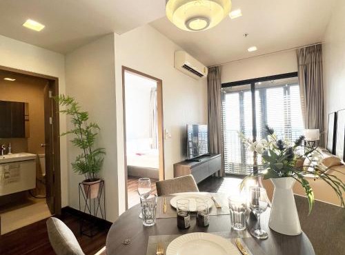 2B2B City Scape Retreat