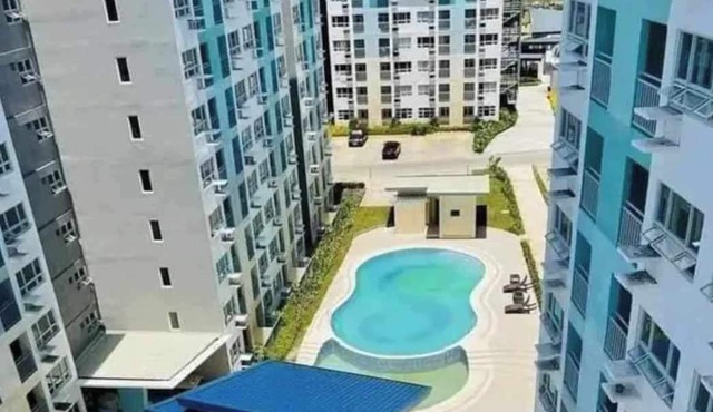 2bedroom condo and 24 hrs security on site.Close to major city attractions.
