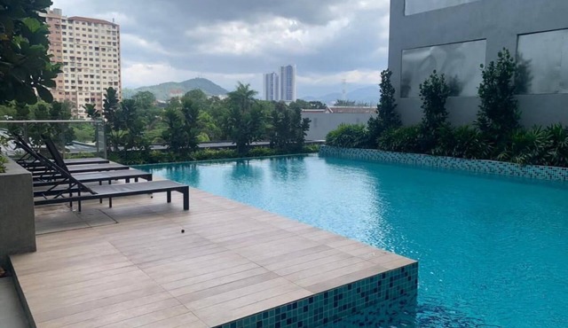 2BR Retreat w/ Pool & Gym | 1min to Gleneagles Hospital | 10min to Twin Towers