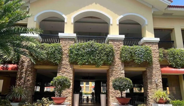 2BR well-maintaned Condo unit in a developed yet quite neighborhood with parking