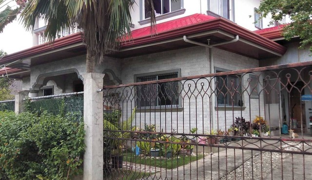 5 Bedrm villa by the seaside great for diving and snorkling family friendly.