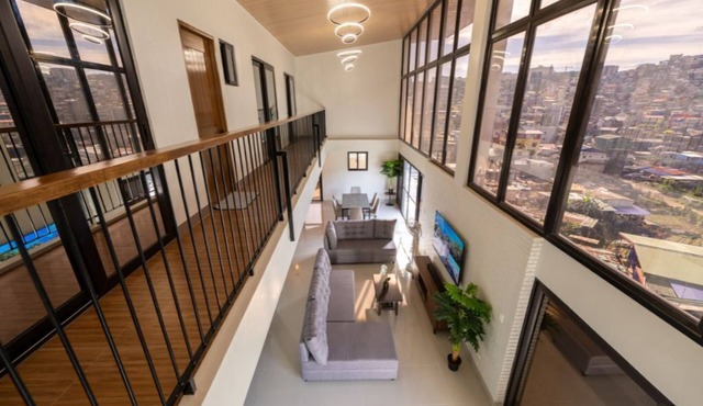 6-bedroom The Warehouse Loft with Reserved Parking and Free WiFi