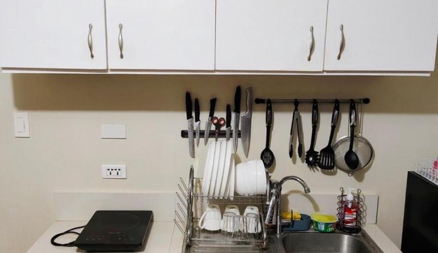 7F Cozy 2BR Condo - Central Location