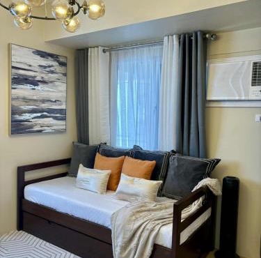 A Cozy and Spacious Condo in the Heart of Downtown