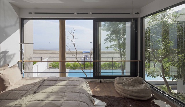 Absolute Beach Front Pool Villa No 4