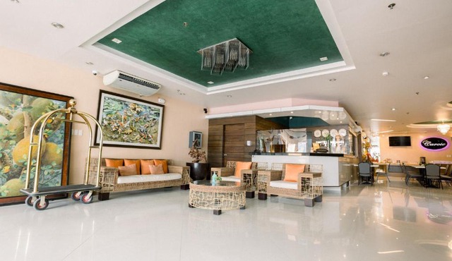 Allure Hotel & Suites