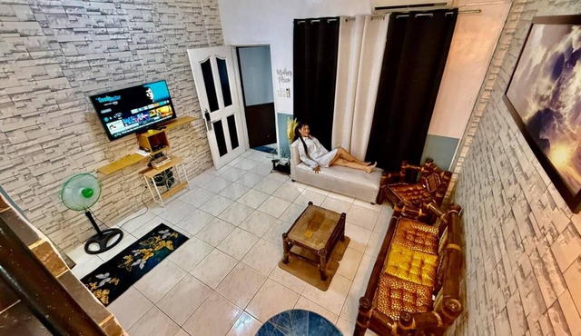 Axon Cozy Modern House Blue Unit Near The Walking Street