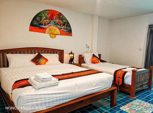 Baan Khlong Mae Kha Hotel
