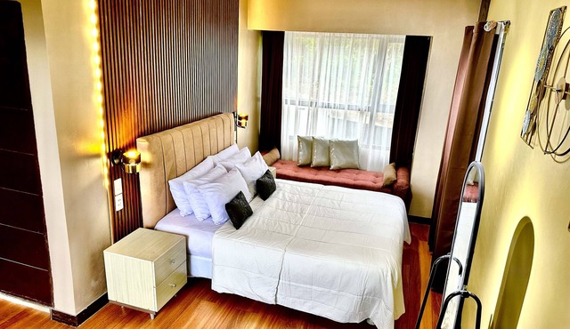 Balkonahe in Batangas, Overlooking Taal Lake and Tagaytay