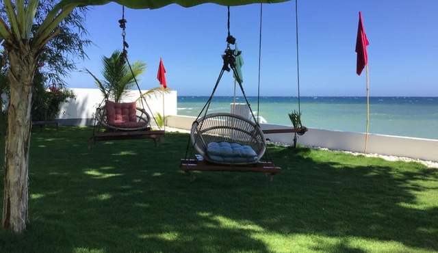 BambooBeachVilla1 AC New OCEANFRONT POOL sunsetview garden kitchen SATELLITE STARLINK WI-FI