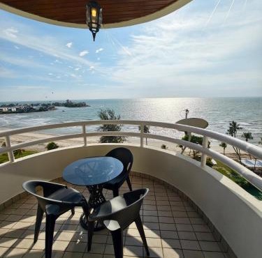 Beachfront 2BR Apartment ,Sea View ,Pool & Parking ,Best Value Stay