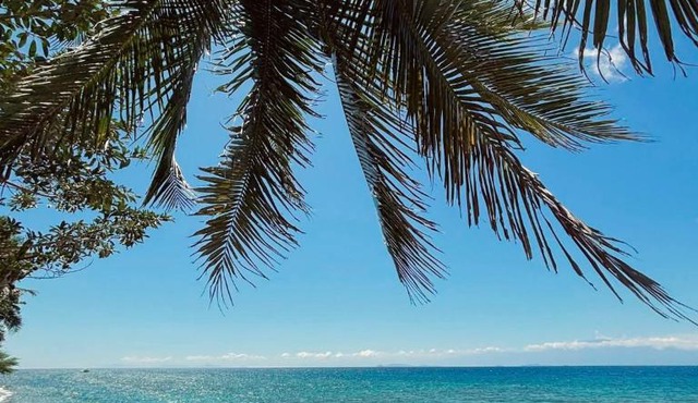 Beachfront house with private pool, Lobo Batangas