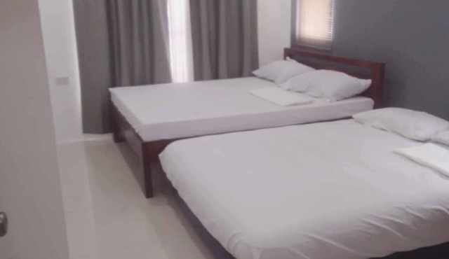 Beautiful 2-bedroom apartment with AC, beach front and huge parking lot
