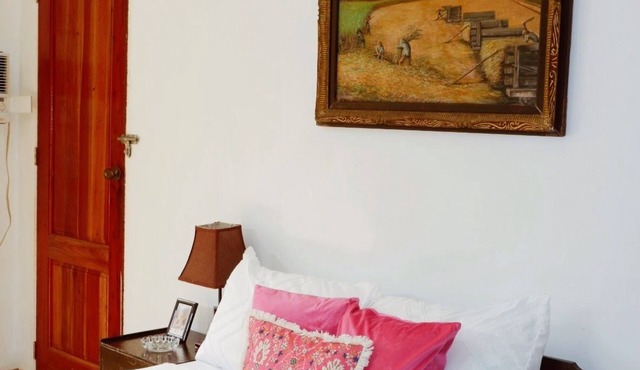 Best Value Studio Room in Dumaguete City for 2 w/Wifi and Netflix - Villa Solaj