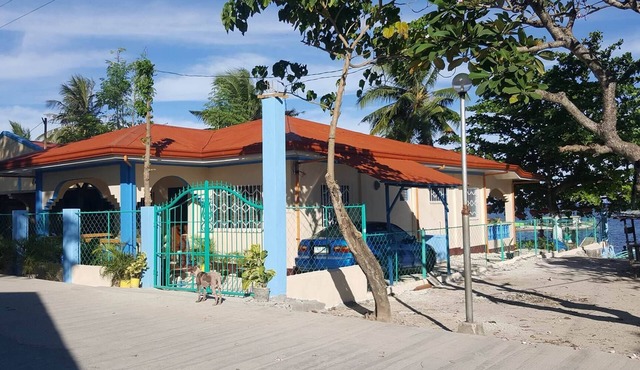 Bungalow on the beach for families and large groups up to 20 persons